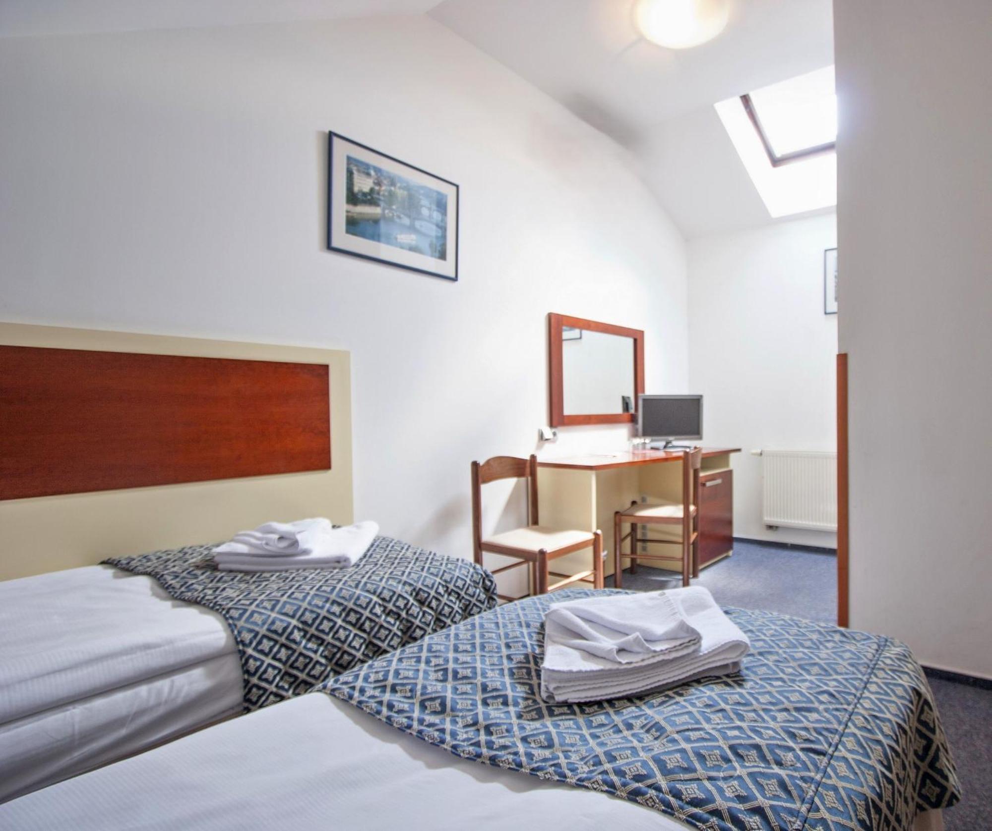 Hotel Atos Praha Bagian luar foto