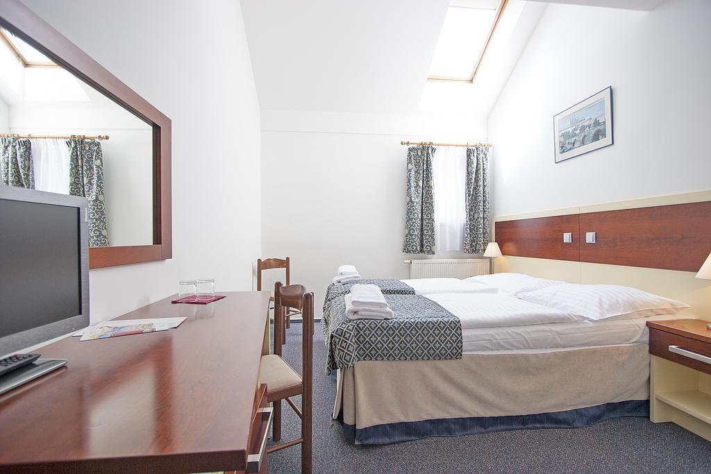 Hotel Atos Praha Bagian luar foto