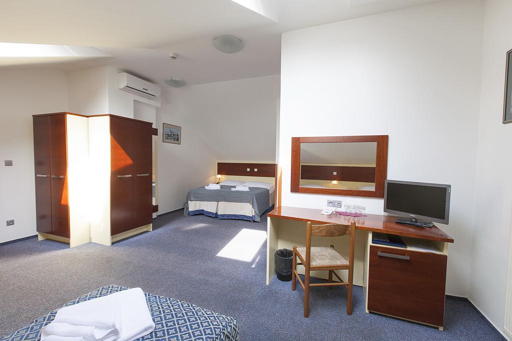 Hotel Atos Praha Bagian luar foto