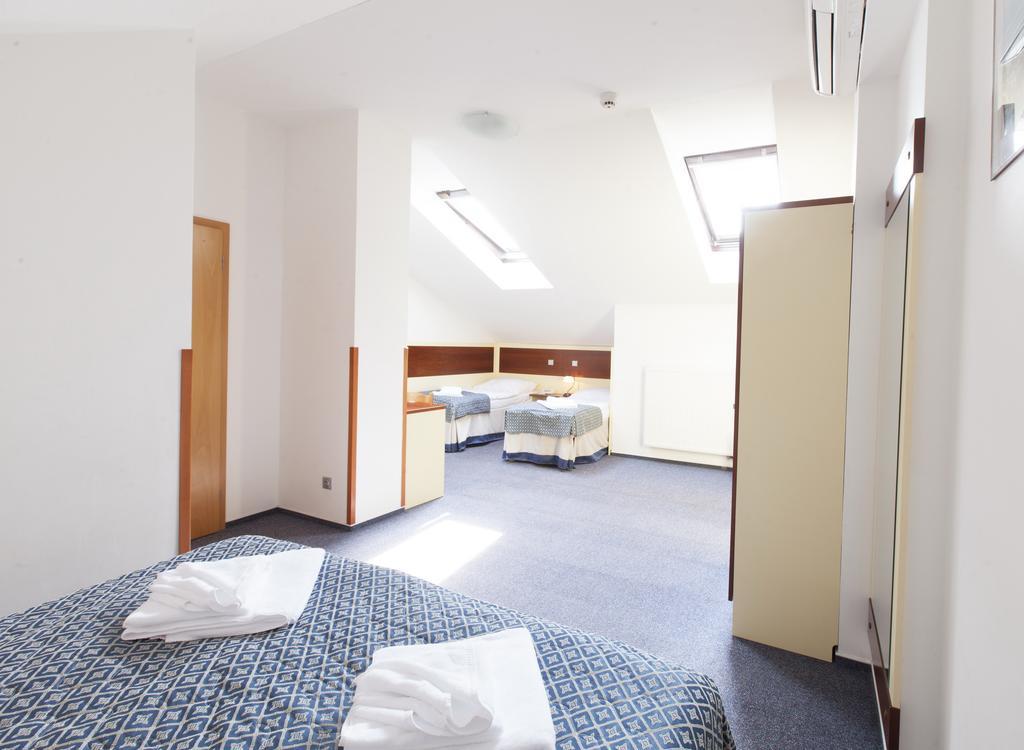 Hotel Atos Praha Bagian luar foto