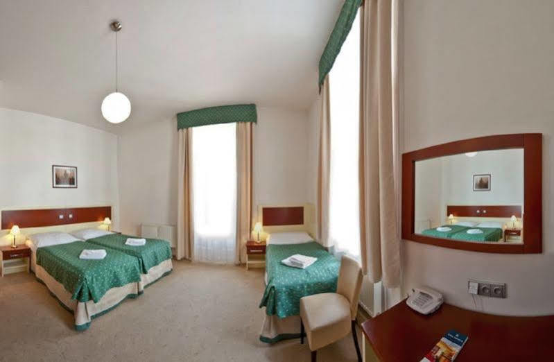 Hotel Atos Praha Bagian luar foto